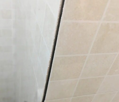 龙海瓷砖空鼓维修公司分享阳台瓷砖脱落的修复过程可以分为以下几个步骤